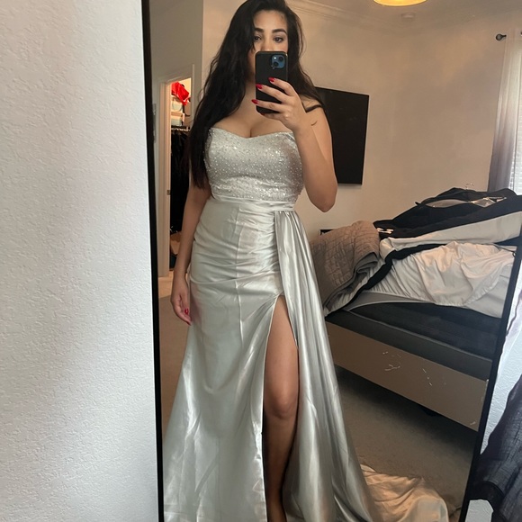 New silver prom dress - Picture 3 of 3